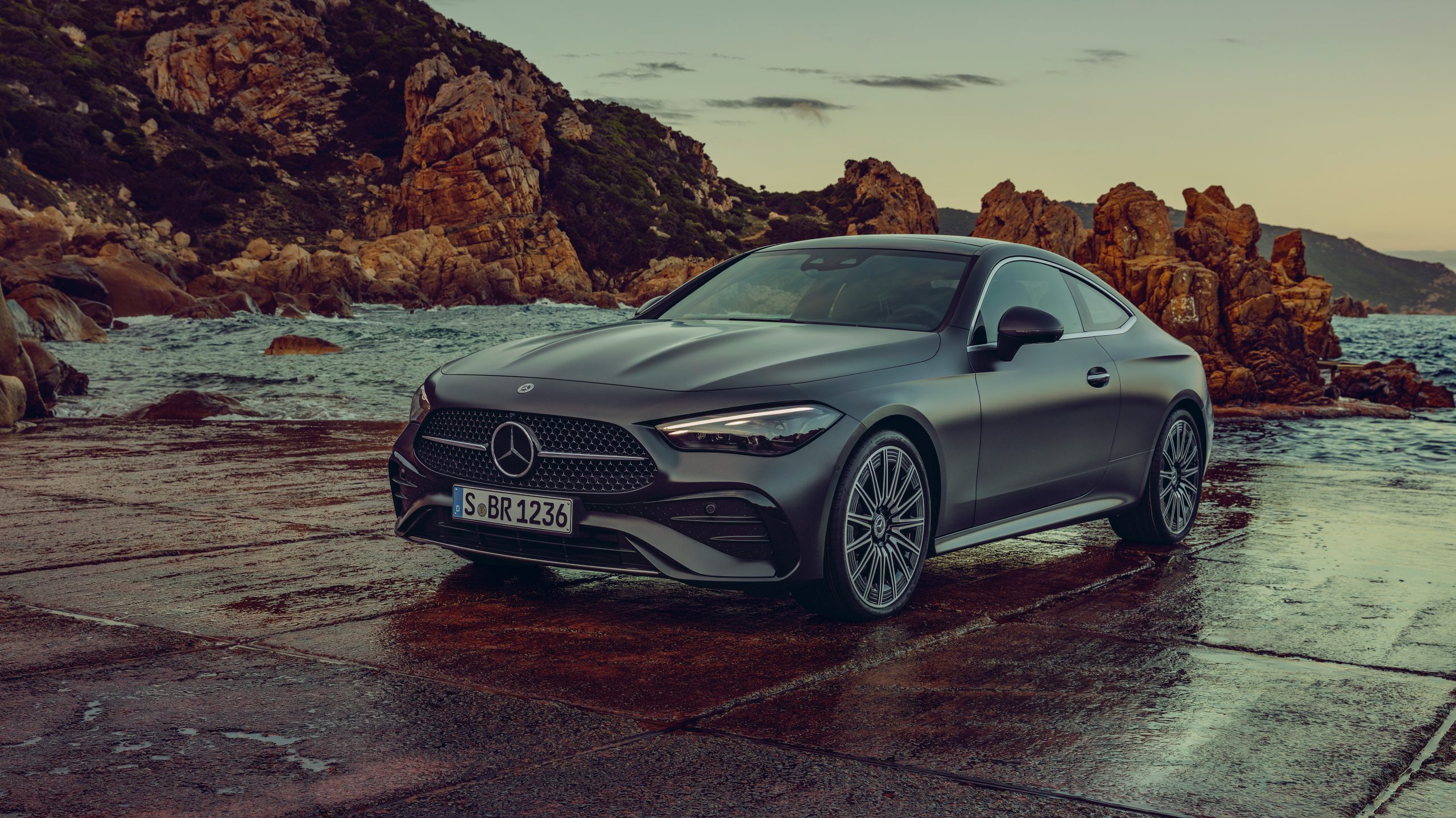 Mercedes-Benz CLE Coupé, Exterieur: AMG-Line, graphitgrau magno; Interieur: AMG-Line, Nappaleder Tonkabraun 

Mercedes-Benz CLE Coupé, exterior: AMG line, graphite grey magno; interior: AMG line, nappa leather tonka brown